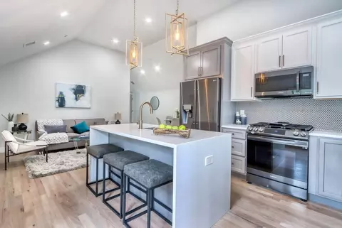 1069 Washington St #3, Boston, MA 02124