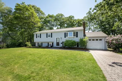 118 Lintric Dr, Weymouth, MA 02190