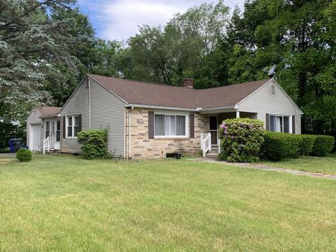 90 E Allen Ridge Rd, Springfield, MA 01118