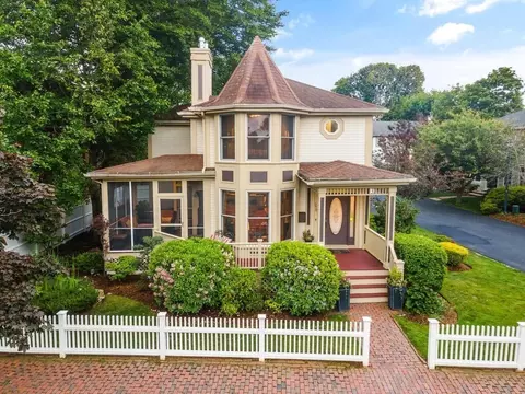 270 Ocean St, Lynn, MA 01902