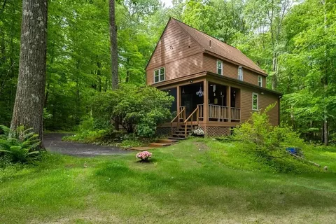 5 Arnold Rd, Pelham, MA 01002