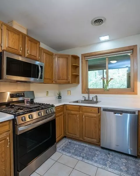 5 Arnold Rd, Pelham, MA 01002 photo 11