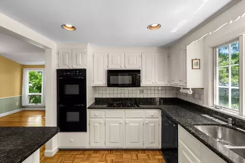4 Pinecliff Dr, Marblehead, MA 01945 photo 9