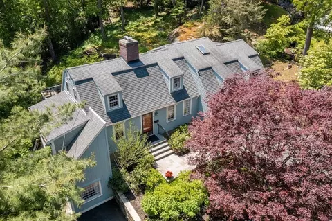 4 Pinecliff Dr, Marblehead, MA 01945 photo 3