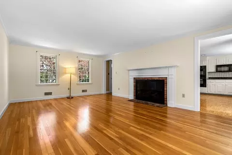 4 Pinecliff Dr, Marblehead, MA 01945 photo 8