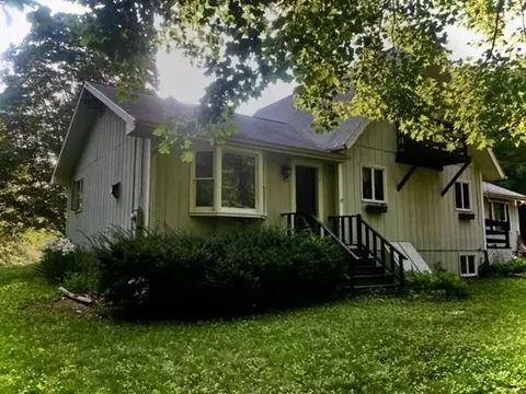 5 Chase Rd, North Brookfield, MA 01535