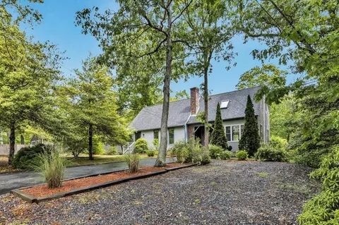 49 Ashumet Ave, Mashpee, MA 02649