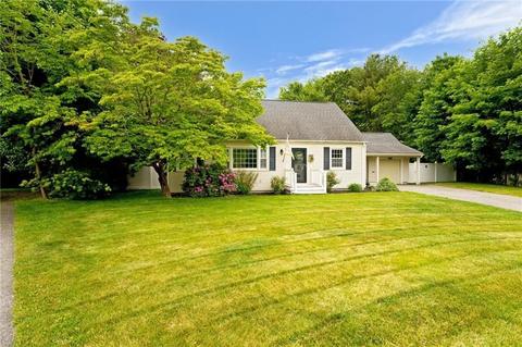 155 Kiwanee Rd, Warwick, RI 02888