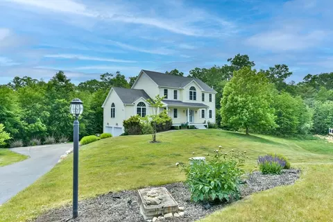 5 Castle Cir, Dudley, MA 01571