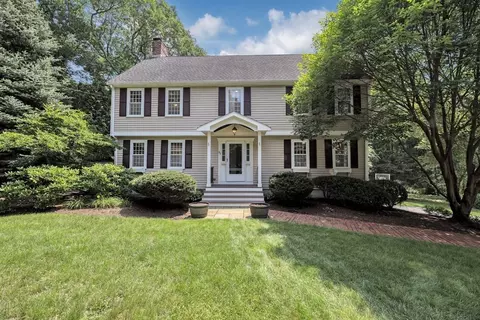 37 Knollwood Dr, Dover, MA 02030