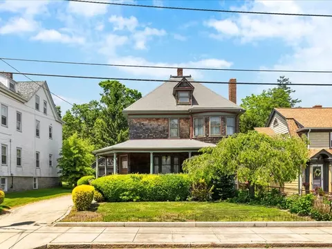 538 Hanover St, Fall River, MA 02720