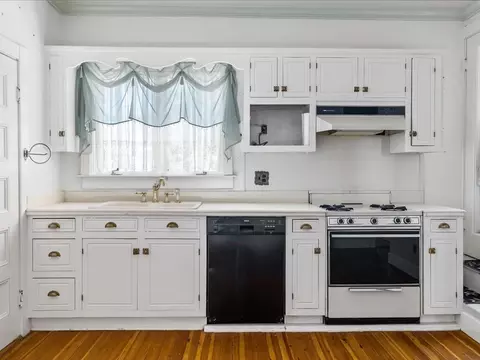 538 Hanover St, Fall River, MA 02720 photo 25