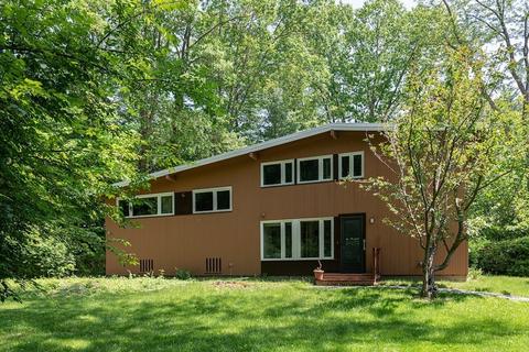 16 Diamond Rd, Lexington, MA 02420