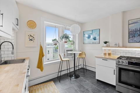 152 Berkshire St #5, Cambridge, MA 02141