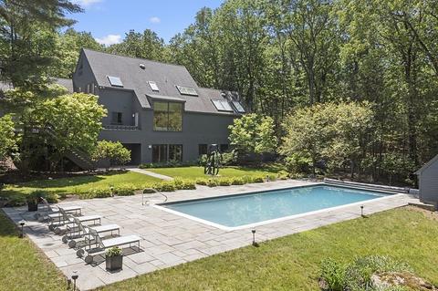 70 Davison Dr, Lincoln, MA 01773