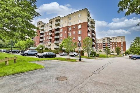 38 Village Rd #106, Middleton, MA 01949