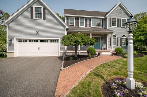 2 Princemere Ln, Wenham, MA 01984
