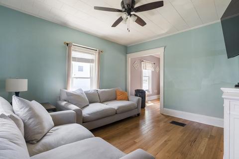 26 Wright St, Stoneham, MA 02180 photo 3