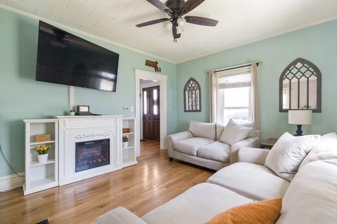 26 Wright St, Stoneham, MA 02180 photo 4
