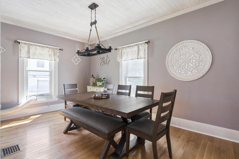 26 Wright St, Stoneham, MA 02180 photo 5