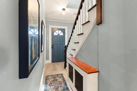 16 Hampden St, Gloucester, MA 01930 photo 4