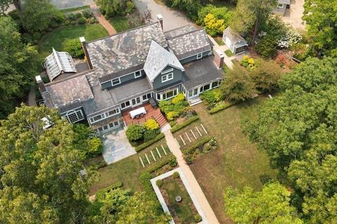 60 Damien Rd, Wellesley, MA 02481