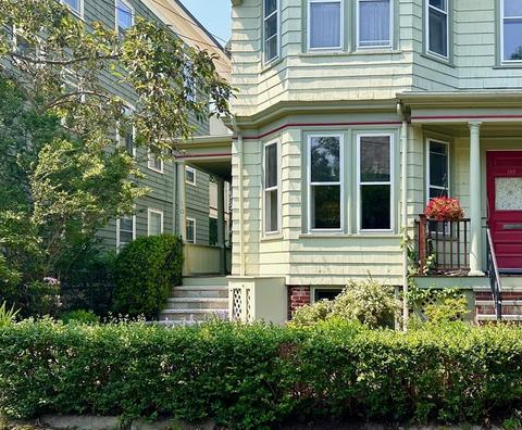 101 Hammond St #101, Cambridge, MA 02138