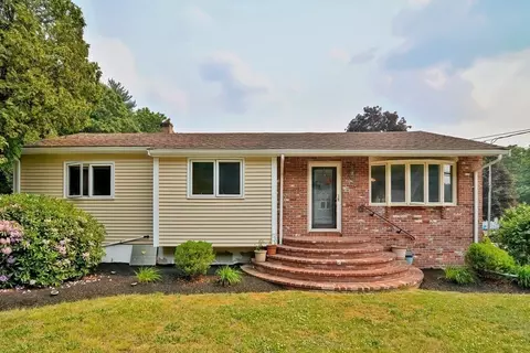 28 Peterson Rd, Easton, MA 02375