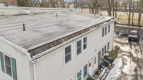 21 E Bartlett St, Westfield, MA 01085 photo 5