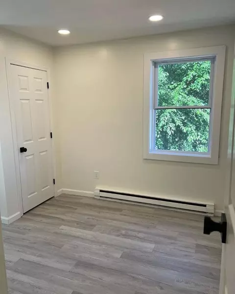 21 E Bartlett St, Westfield, MA 01085 photo 13