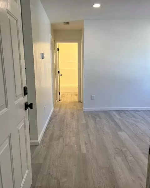 21 E Bartlett St, Westfield, MA 01085 photo 9