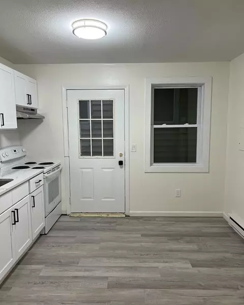 21 E Bartlett St, Westfield, MA 01085 photo 11