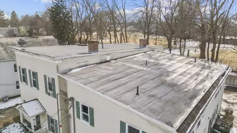 21 E Bartlett St, Westfield, MA 01085 photo 3