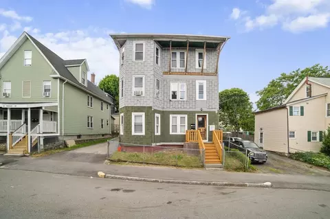 16 Barclay St, Worcester, MA 01604
