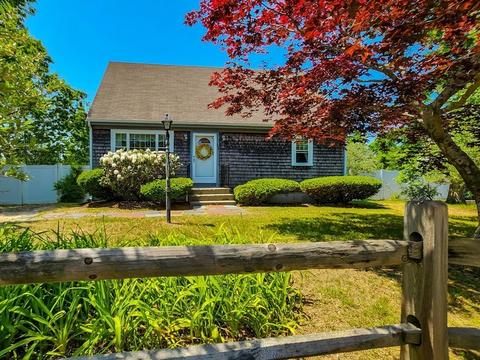 12 Peaceful Ln, Wareham, MA 02538