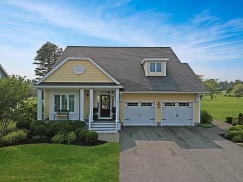 21 Back Nine Dr, Haverhill, MA 01832