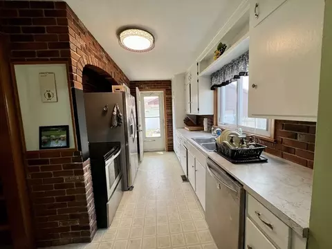 75 Roy St, Chicopee, MA 01013 photo 6