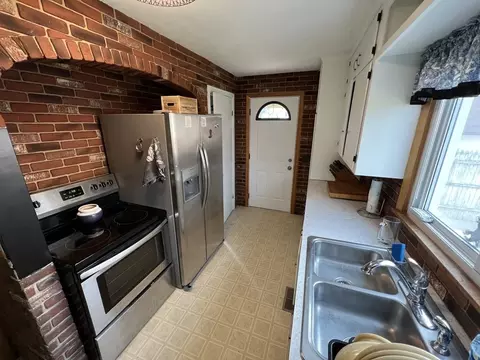 75 Roy St, Chicopee, MA 01013 photo 4