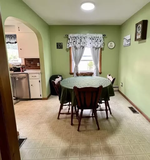 75 Roy St, Chicopee, MA 01013 photo 8