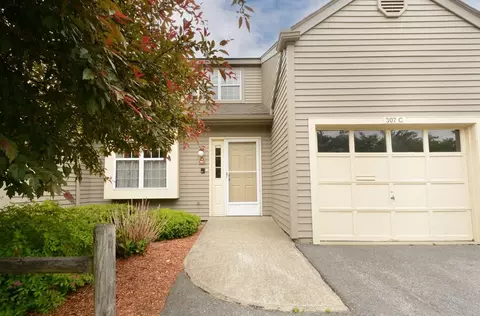 307 Ridgefield Cir #C, Clinton, MA 01510