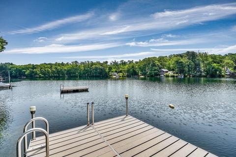 221 Lakeshore Dr, Marlborough, MA 01752