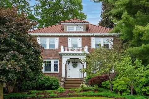 4 Bradley Rd, Arlington, MA 02474