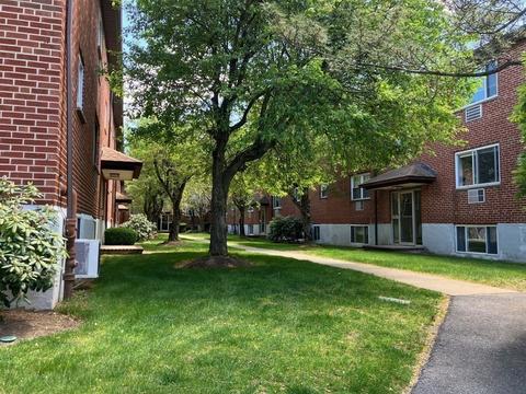 76 Bryon Rd #2, Boston College, MA 02467