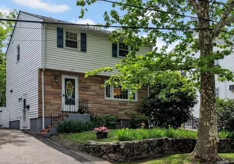 136 Sylvia St, Arlington, MA 02476