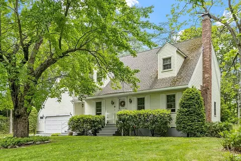 27 Bristol St, Fitchburg, MA 01420