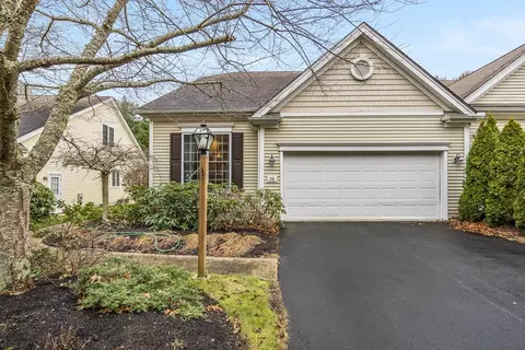 35 Fox Holw, Plymouth, MA 02360