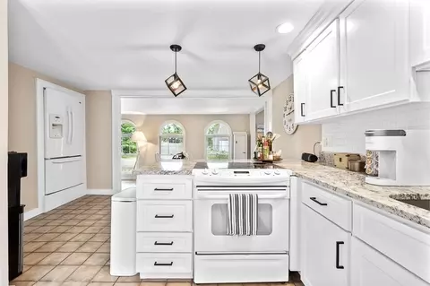 7 Cole Ave, Sutton, MA 01590 photo 3