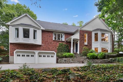 12 Morse Dr, Medfield, MA 02052