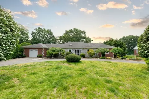 135 Russell Rd, Framingham, MA 01702