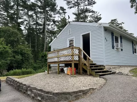 65 Buzzards Bay Dr, Plymouth, MA 02360
